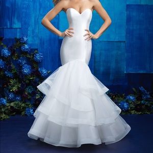NEW Allure Ivory Bridal Gown with veil and sash